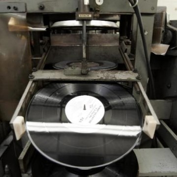 Vinyl Manufacturing (Slices DVD Feature)