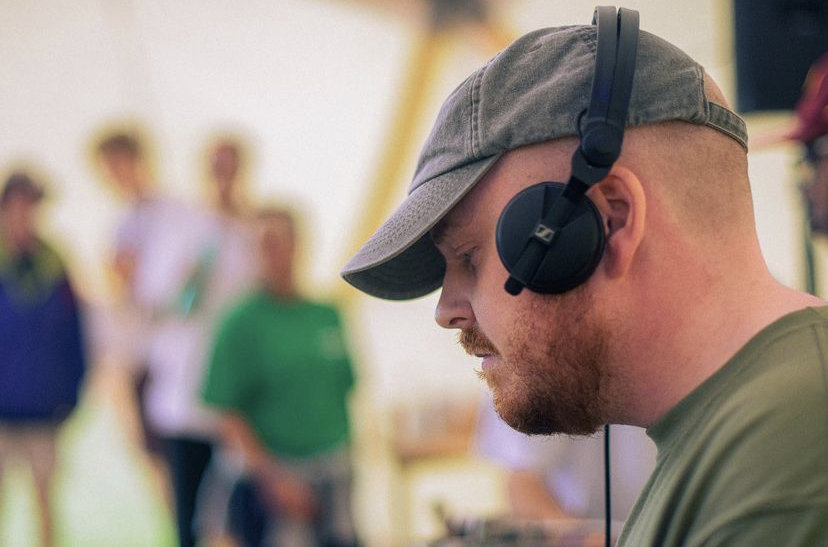 Exclusive Premiere: SZAJNA "Pavement Groove" Ft Yemi Bolatiwa