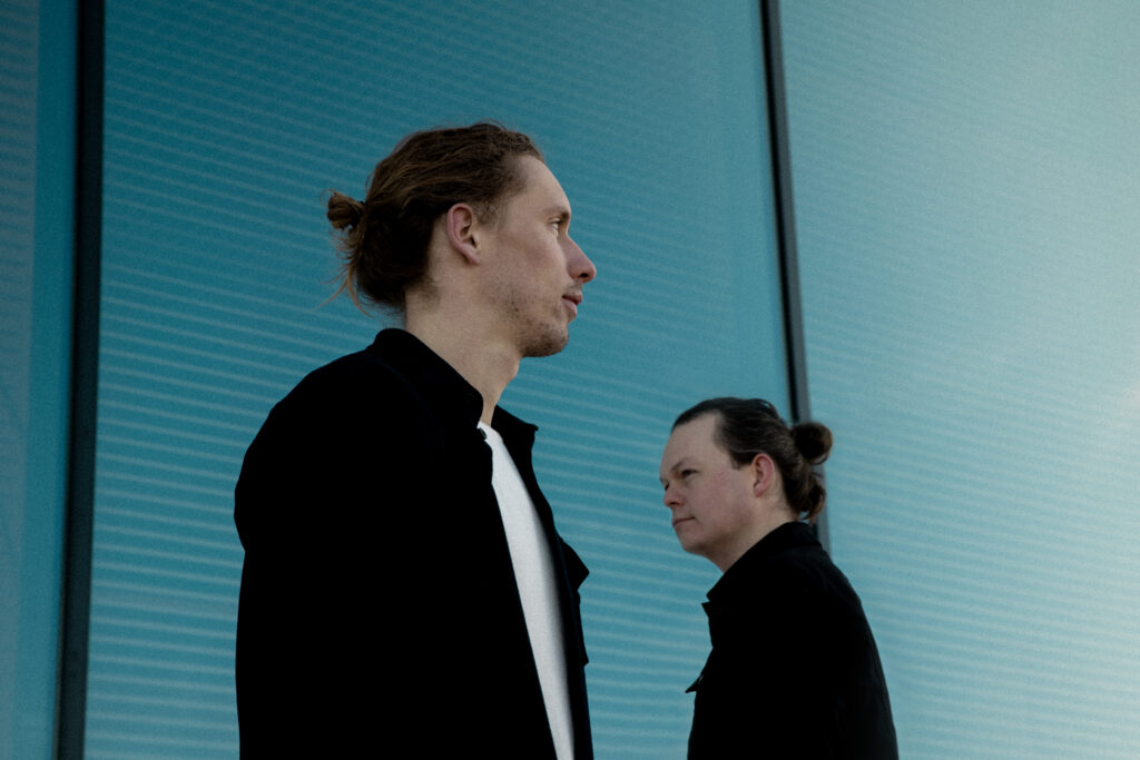 Exclusive Premiere: Broj "Brothers"