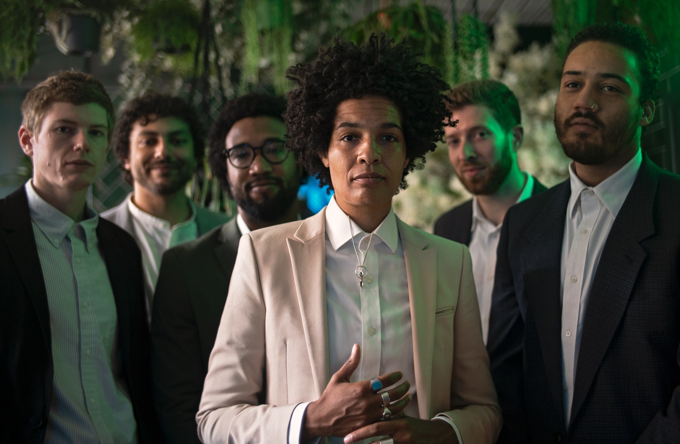 Exclusive Premiere: Lovescene "Suits You"