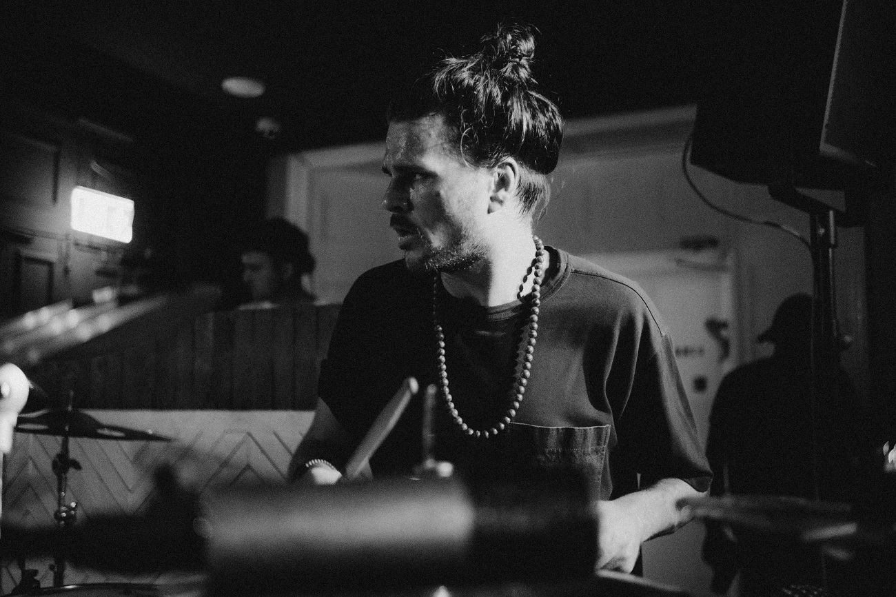 Exclusive Premiere: Chiminyo "Raze"