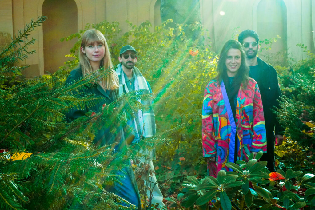 Exclusive Premiere: Moriah Plaza "Mais Amor"